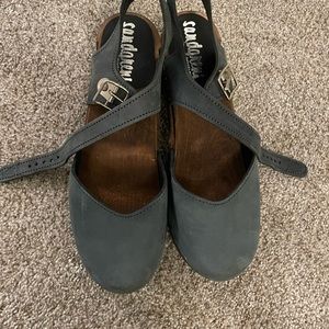 Sandgren’s Women’s Victoria handmade clogs